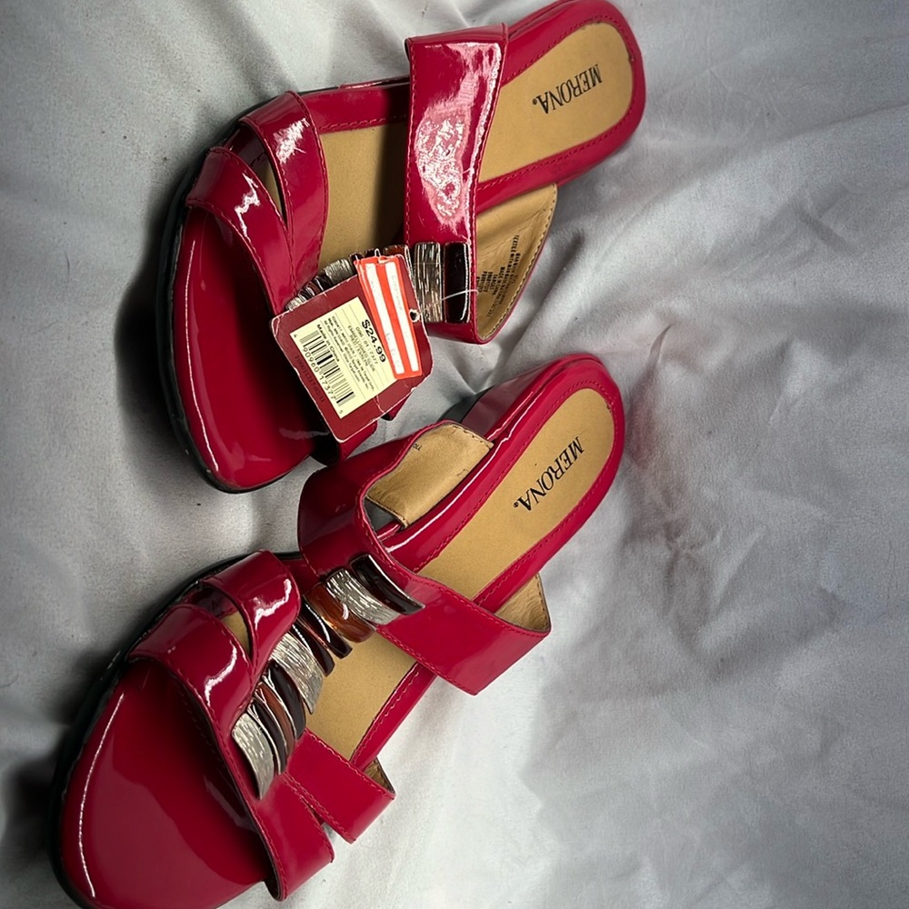 These are Merona size 8.5and are red